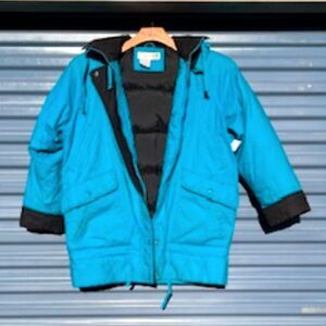 Ski or Snowboarding Jacket . Size: Medium {8-10} . Claudia Barnes . Pre Owned